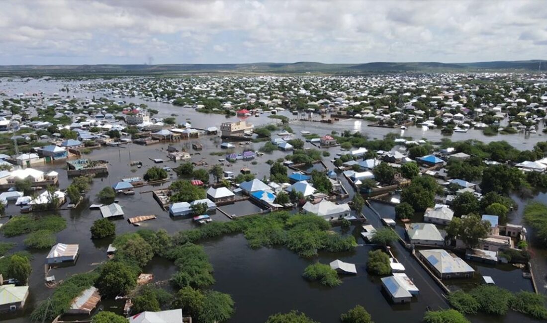 Somali'nin güney kesiminde günlerdir etkili olan şiddetli yağışlar nedeniyle su