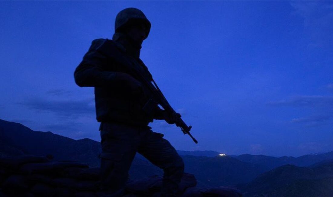 Suriye'nin kuzeyinde 2 terörist etkisiz hale getirildi Milli Savunma Bakanlığı, Suriye'nin kuzeyindeki Fırat Kalkanı bölgesine saldırı hazırlığındaki