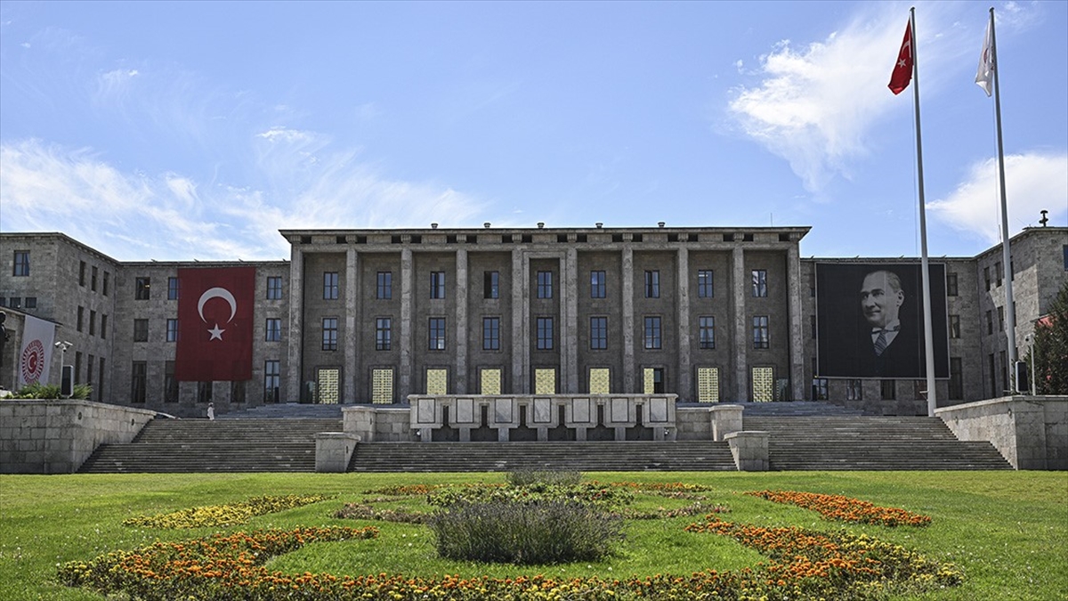 ANKARA (AA) – Mecliste s&uuml;rekli iş&ccedil;i stat&uuml;s&uuml;nde istihdam edilecek 250