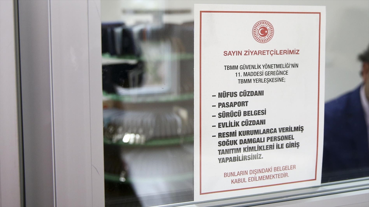 TBMM'de yoğunluk ve güvenlik tedbirleri dikkate alınarak ziyaretçilerin araçla giriş