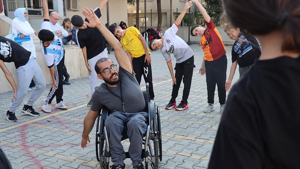 Adana'da para masa tenisindeki başarısıyla milli takıma yükselen 24 yaşındaki