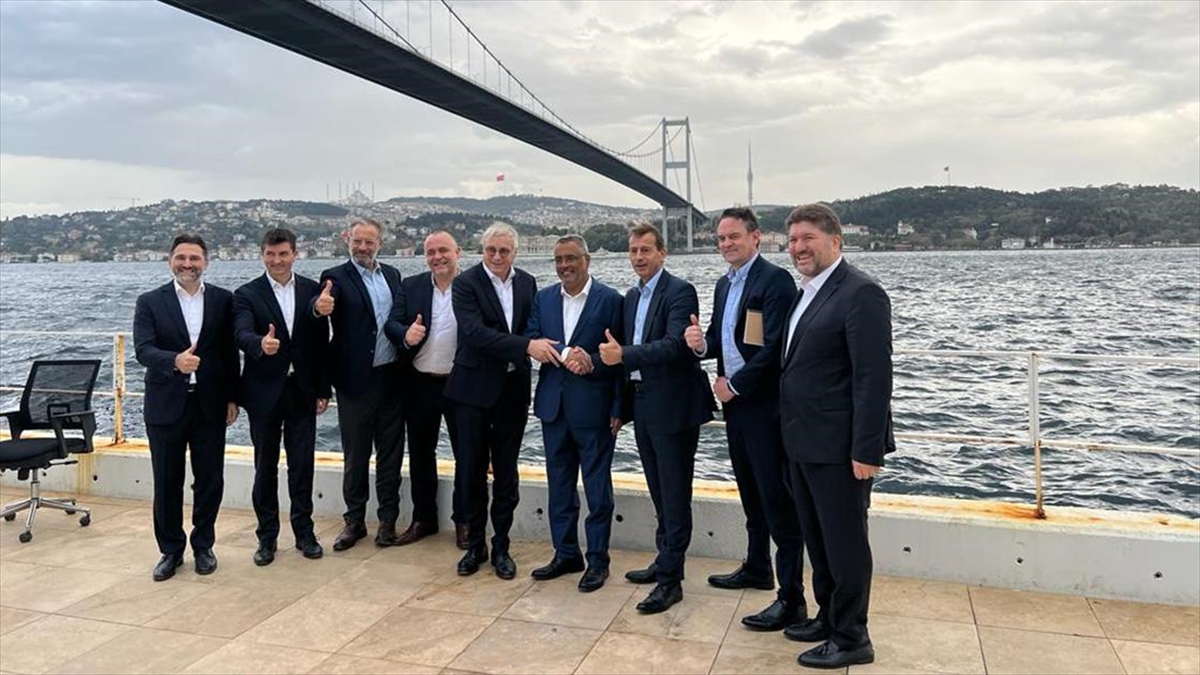 Türk Hava Yolları (THY) yönetimi, tarihinin en büyük uçak siparişi