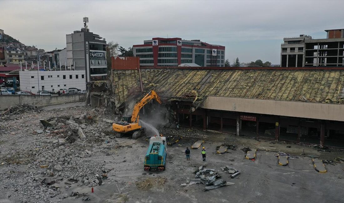 Trabzon'da 36 yıl hizmet veren eski şehirlerarası otogarın yüzde 50'si