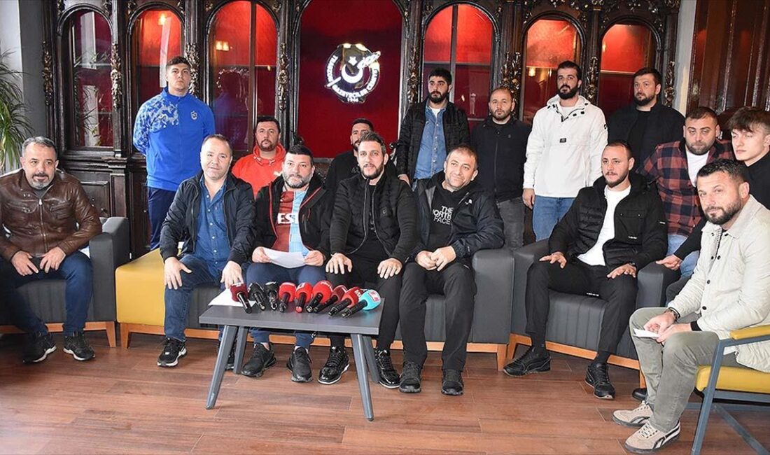 Trabzonspor taraftar grupları, İsrail'in Filistin'e yönelik saldırılarını protesto etmek için