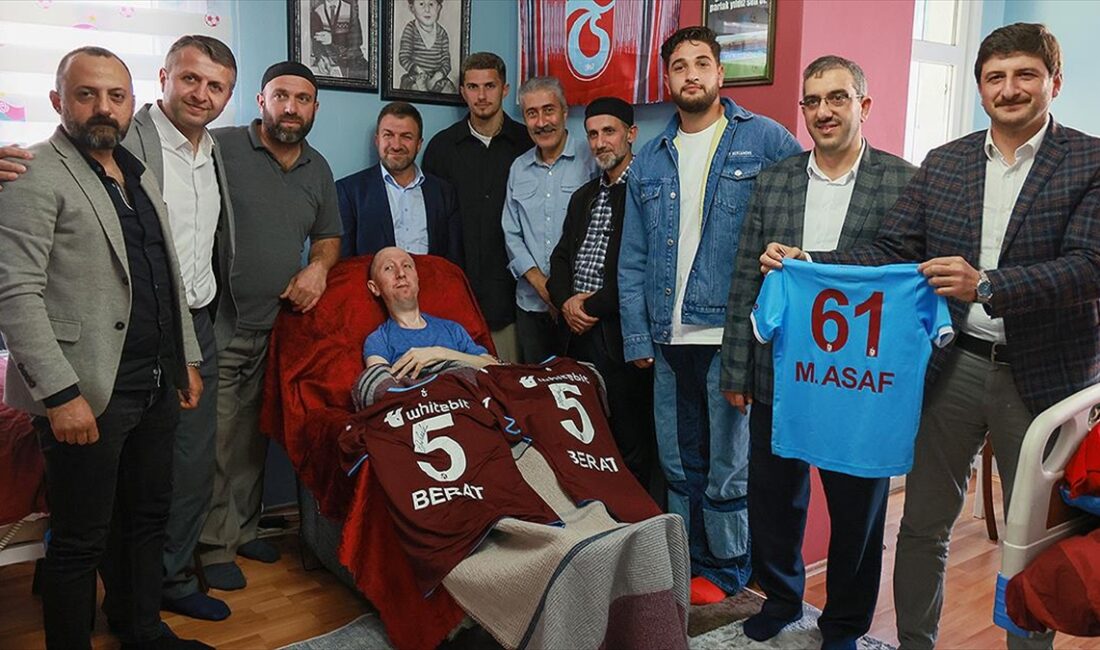 Trabzonsporlu futbolcular Berat Özdemir ve Muhammet Taha Tepe, halk dilinde