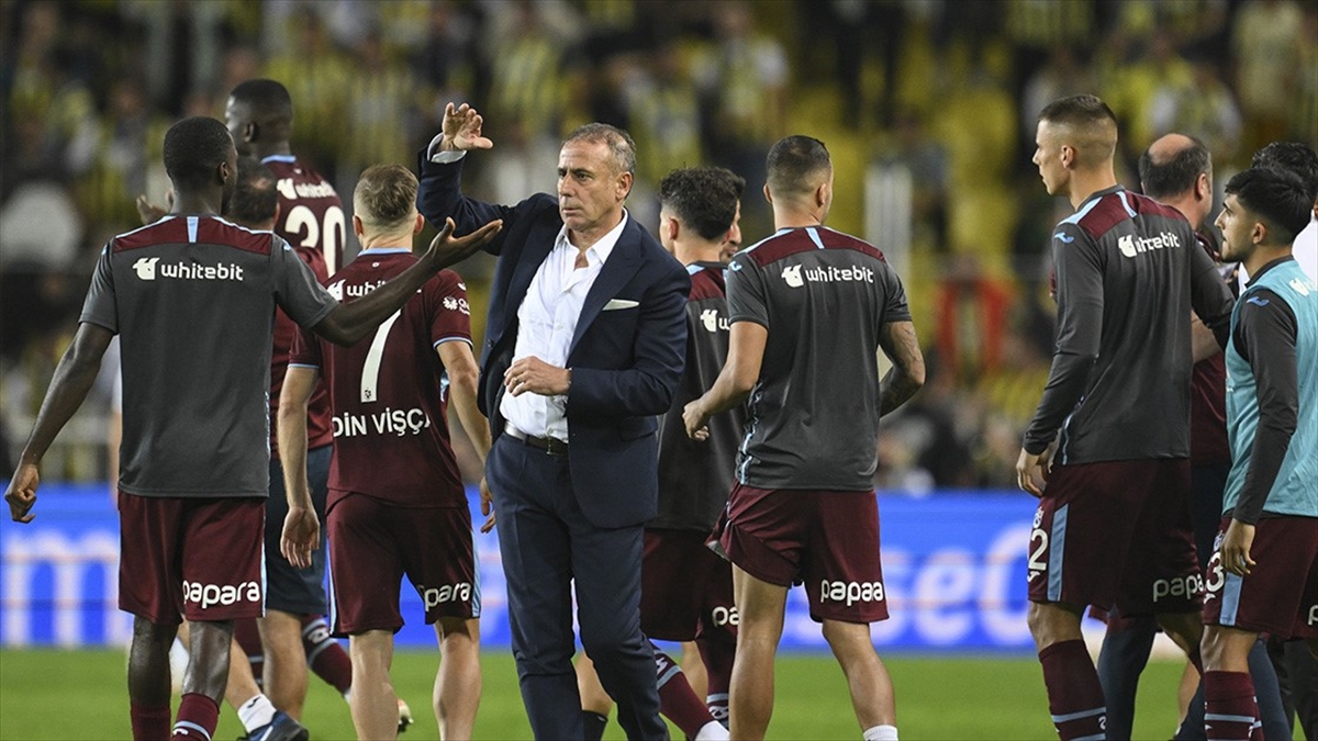 Fenerbahçe'yi 3-2 mağlup eden Trabzonspor, teknik direktör Abdullah Avcı yönetiminde
