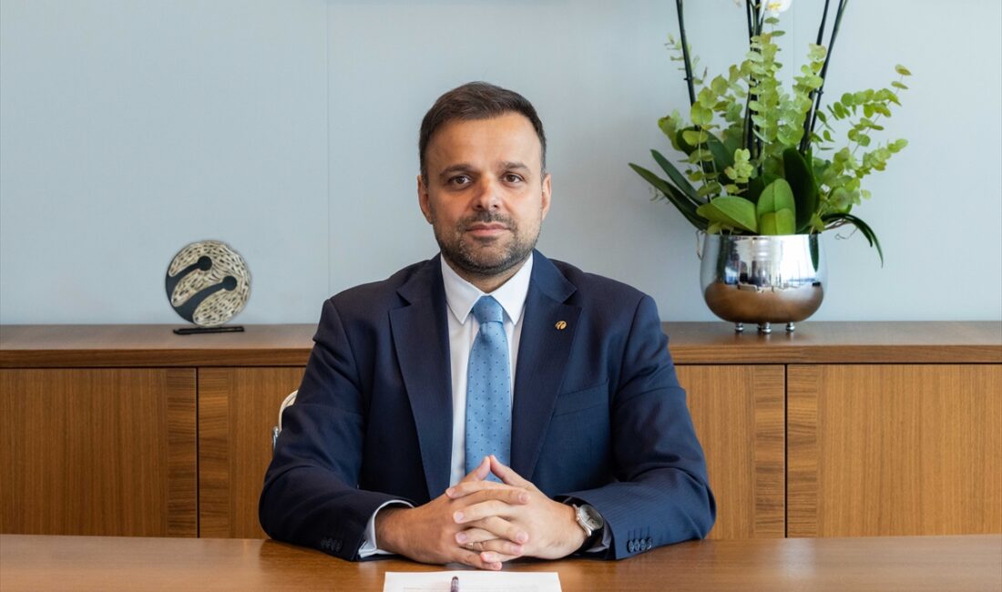 İSTANBUL (AA) – Turkcell Genel Müdürü Ali Taha Koç, genişleyen