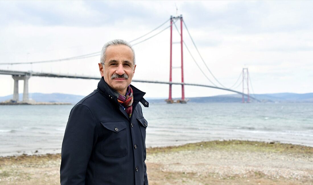 Türkiye, köprü ve tünellerle ulaşımda çığır açtı Ulaştırma ve Altyapı Bakanı Abdulkadir Uraloğlu, "Kara yolu ulaşımını daha