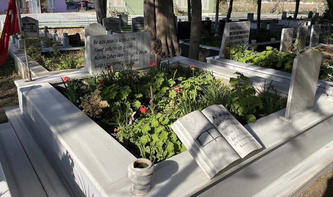 Türkiye şehit öğretmenlerini unutmuyor Bölücü terör örgütü PKK tarafından şehit edilen öğretmenler, 24 Kasım