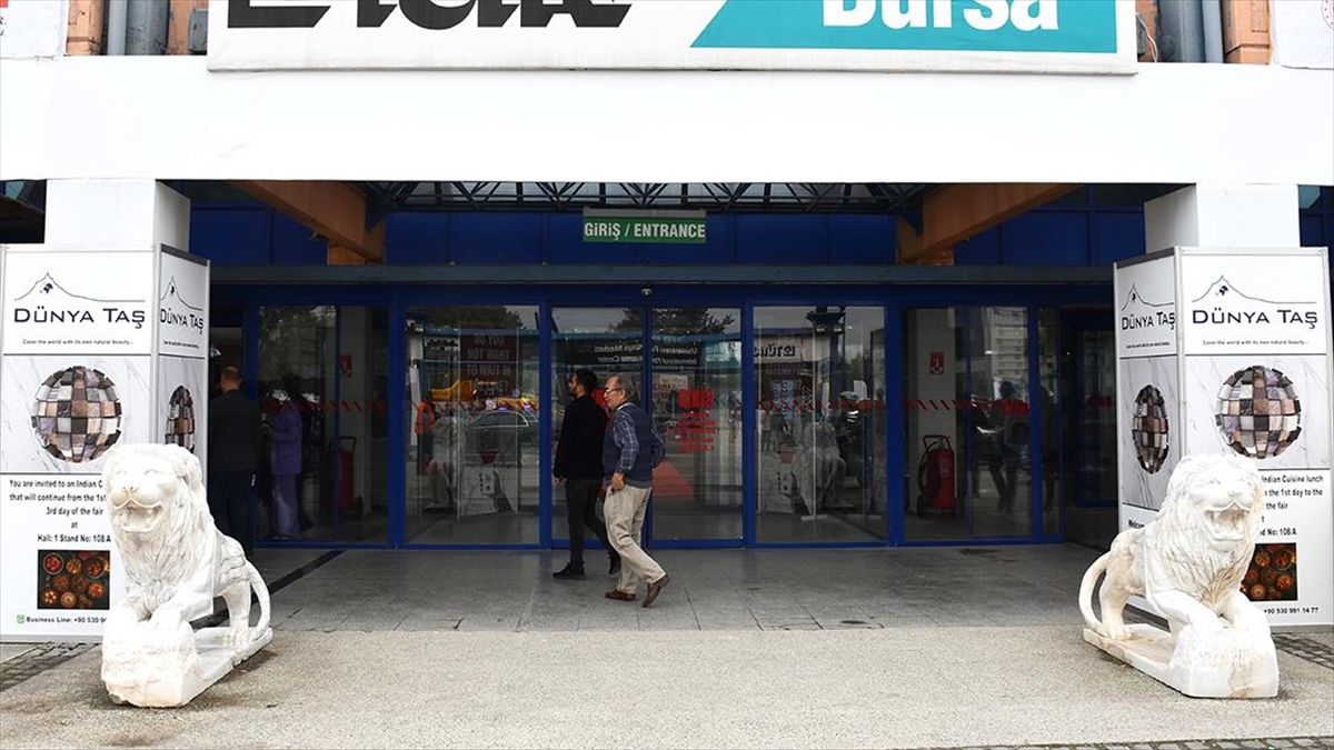 Türkiye fuarcılık sektörünün, Kovid-19 salgınının etkisinde geçen 2021'in ardından geçen