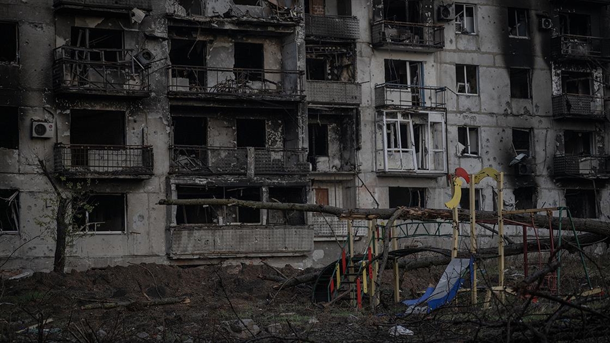Rusya-Ukrayna Savaşı'nın sürdüğü Ukrayna'nın Donetsk bölgesinde iki ordu arasında adeta