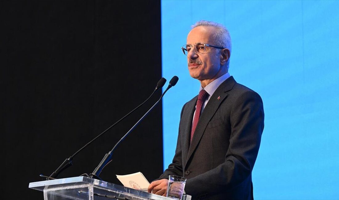 Bakan Uraloğlu, hem yurt içinde hem de yurt dışında sefer