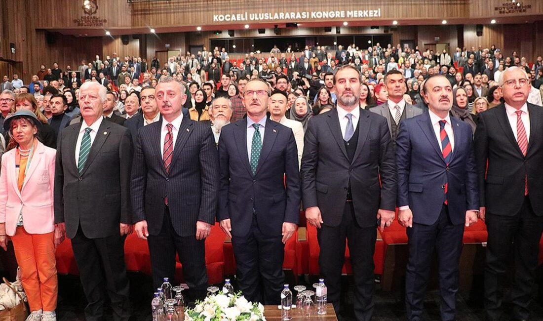 Kocaeli Büyükşehir Belediyesince düzenlenen 9 ülkeden 80'i aşkın sanatçının katılımıyla