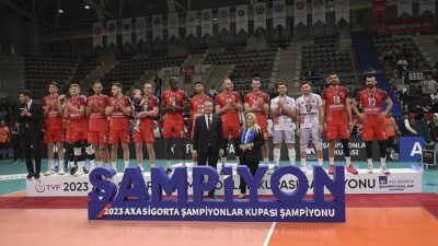 Voleybolda Erkekler AXA Sigorta Şampiyonlar Kupası'nı Halkbank'ı 3-1 yenen Ziraat
