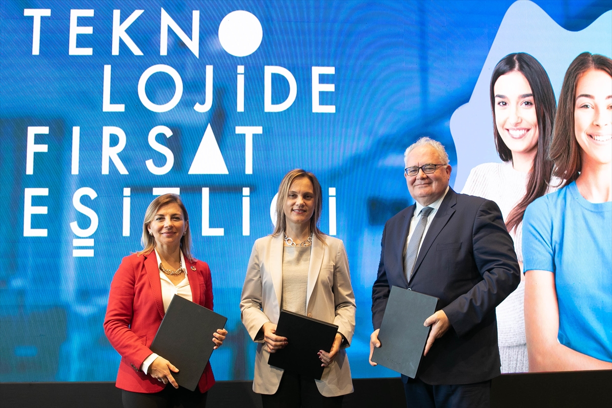 İSTANBUL (AA) – Yapı Kredi Genel Müdür Yardımcısı Özden Önaldı,