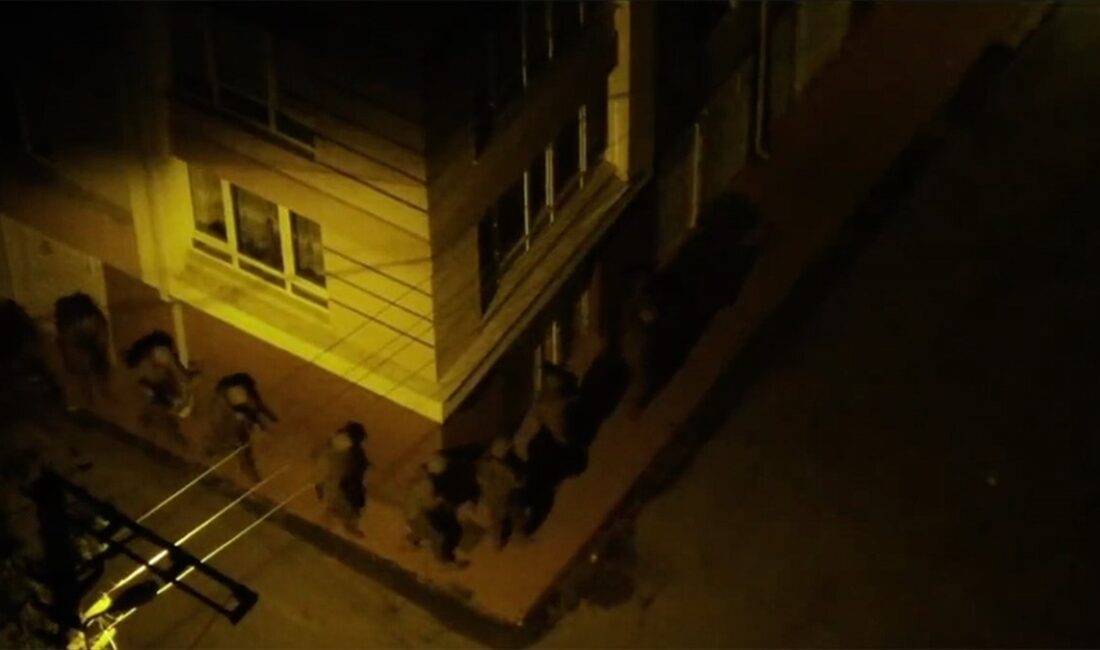 Yasa dışı bahis suçuna yönelik “Sibergöz” operasyonlarında 43 şüpheli yakalandı ANKARA (AA) – Yerlikaya, sosyal medya hesabından yaptığı açıklamada, “Futbol