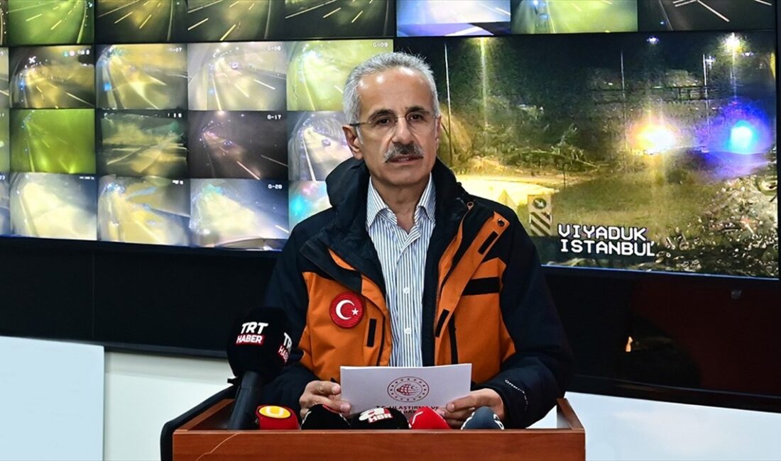Ulaştırma ve Altyapı Bakanı Abdulkadir Uraloğlu, yıl içinde heyelan nedeniyle