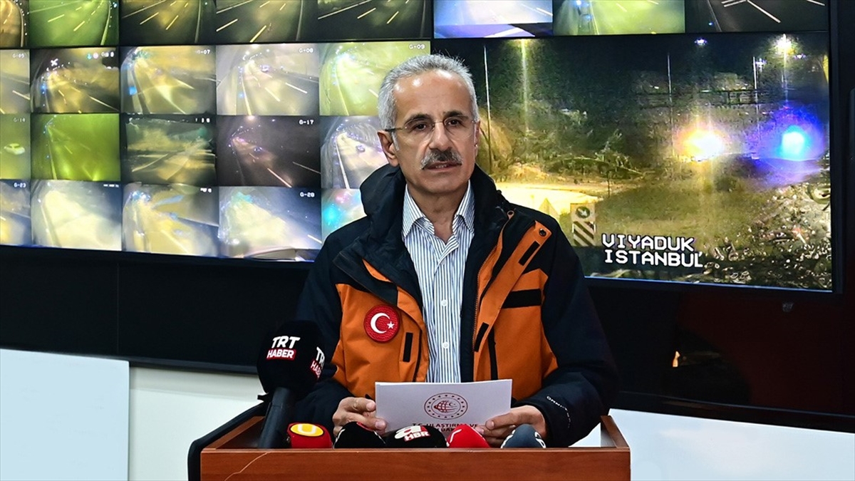 Ulaştırma ve Altyapı Bakanı Abdulkadir Uraloğlu, yıl içinde heyelan nedeniyle