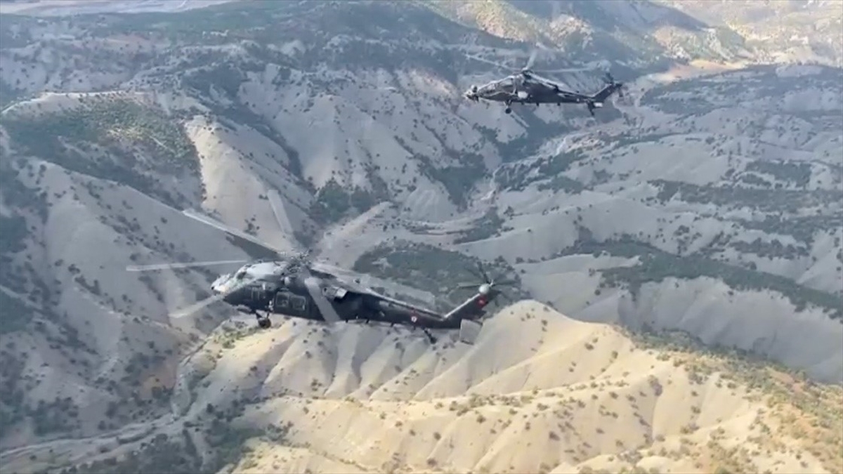 İçişleri Bakanı Ali Yerlikaya, Kahramanlar-28 operasyonunda, biri yeşil, biri gri