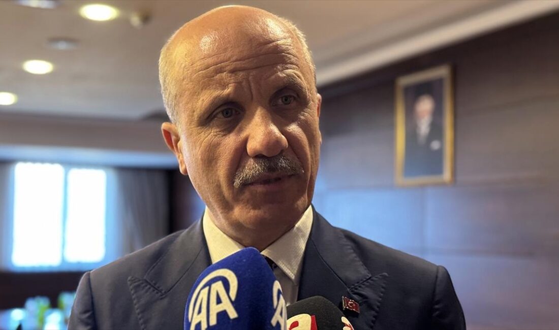 YÖK Başkanı Özvar: Cumhurbaşkanımızın bu çok önemli kararının bütün dünyaya örnek olması gerektiğine inanıyorum YÖK Başkanı Prof. Dr. Erol Özvar, Türkiye'de üniversitelerde öğrenim gören