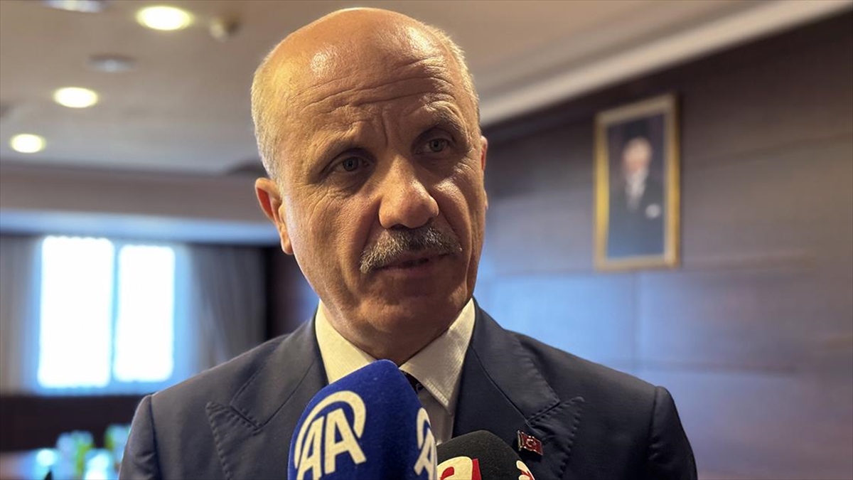 YÖK Başkanı Prof. Dr. Erol Özvar, Türkiye'de üniversitelerde öğrenim gören