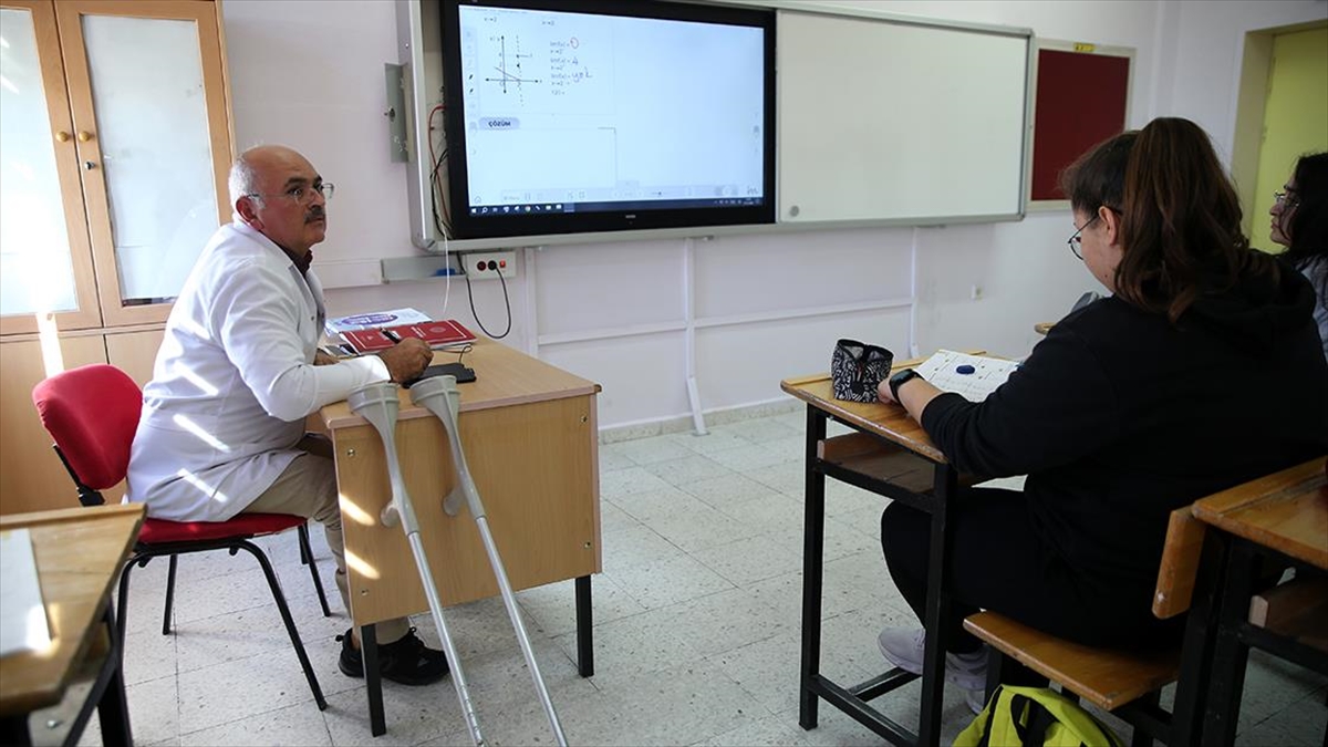 Kayseri'nin Develi ilçesinde yaşayan Ahmet Baldık, küçük yaşta yürüme yetisini