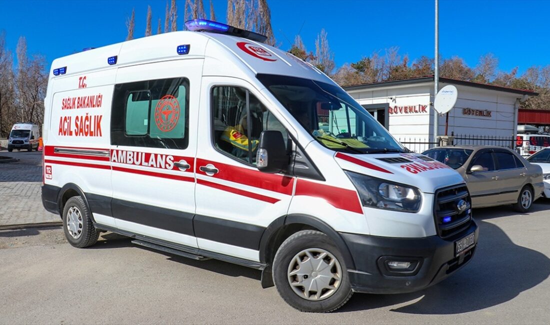 Sağlık Bakanı Fahrettin Koca, bu yıl 112 kara ambulansları ile