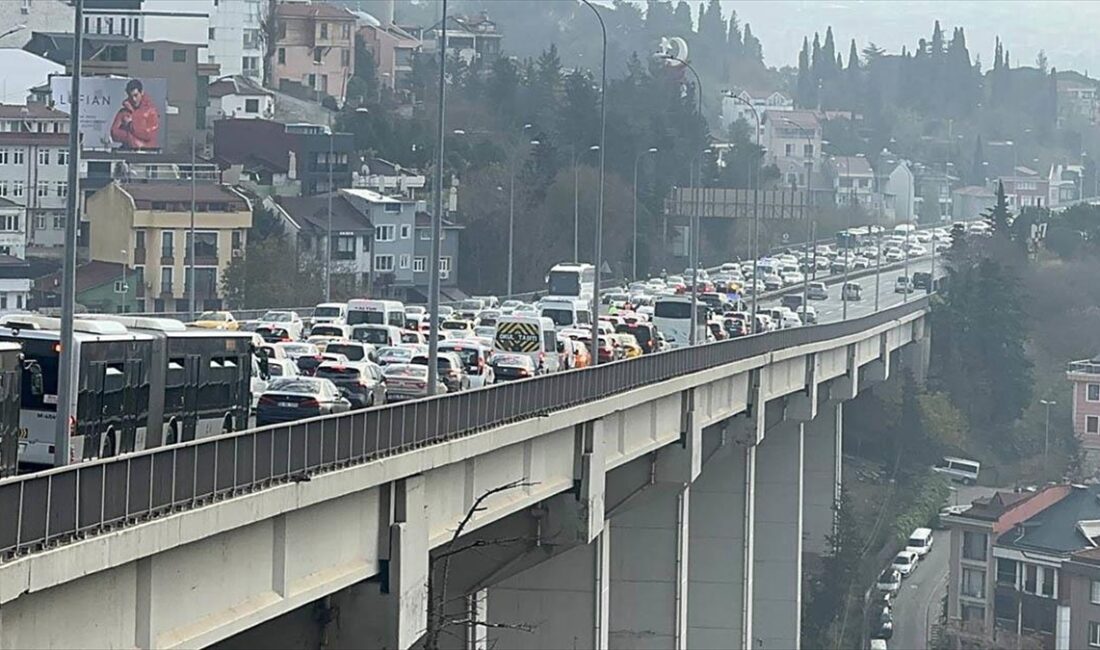 15 Temmuz Şehitler Köprüsü'nde, 8 aracın karıştığı zincirleme kaza nedeniyle
