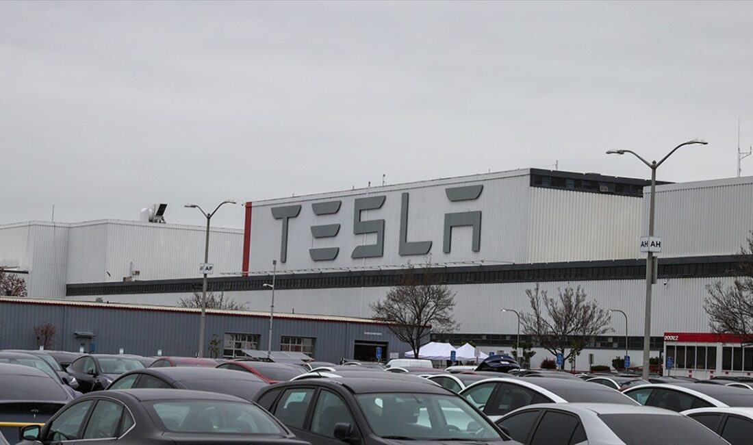 ABD'de elektrikli otomobil üreticisi Tesla'nın bir fabrikasında "arızalı" bir robotun