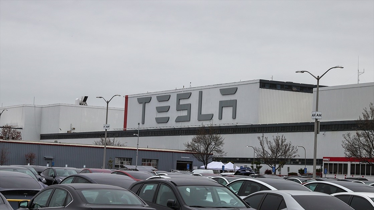 ABD'de elektrikli otomobil üreticisi Tesla'nın bir fabrikasında "arızalı" bir robotun