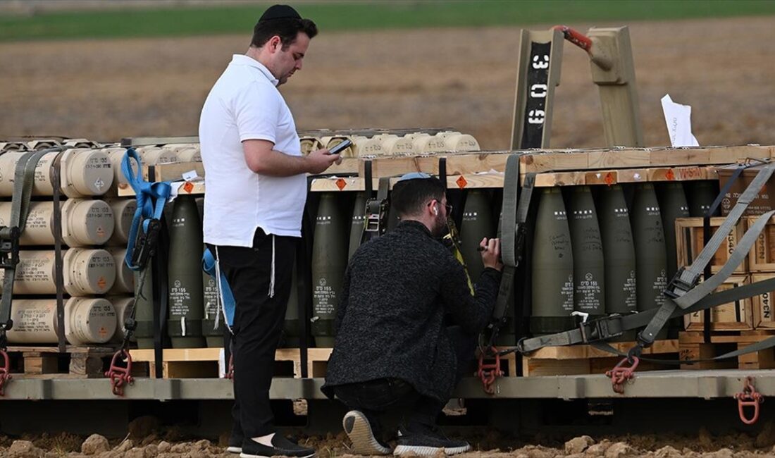 İsrail’in Nahal Oz kasabası yakınlarında bir noktaya konuşlanan askeri birlikler