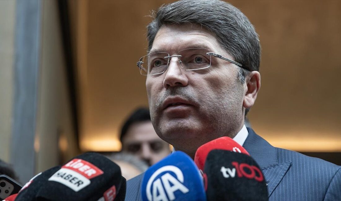 Adalet Bakanı Tunç: 60'tan fazla maddeden oluşan bir yargı paketi üzerinde çalışıyoruz ANKARA (AA) – Tunç, Türkiye İnsan Hakları ve Eşitlik Kurumunca