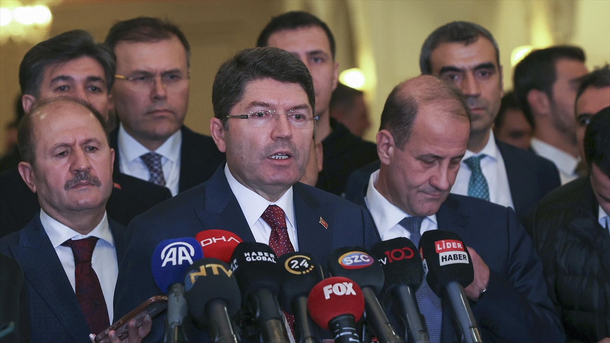 Adalet Bakanı Tunç, "Anayasa'mızın darbeciler tarafından yazdırılmış olması tek başına