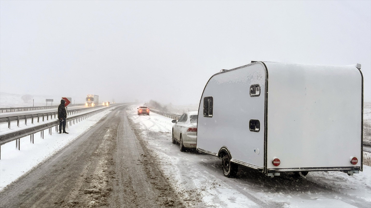  Ağrı, Kars, Erzincan ve Sivas’ta kar yağışı ve tipi