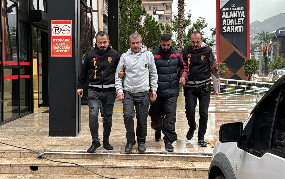 ANTALYA (AA) – Antalya'nın Alanya ilçesinde çeşitli suçlardan haklarında kesinleşmiş
