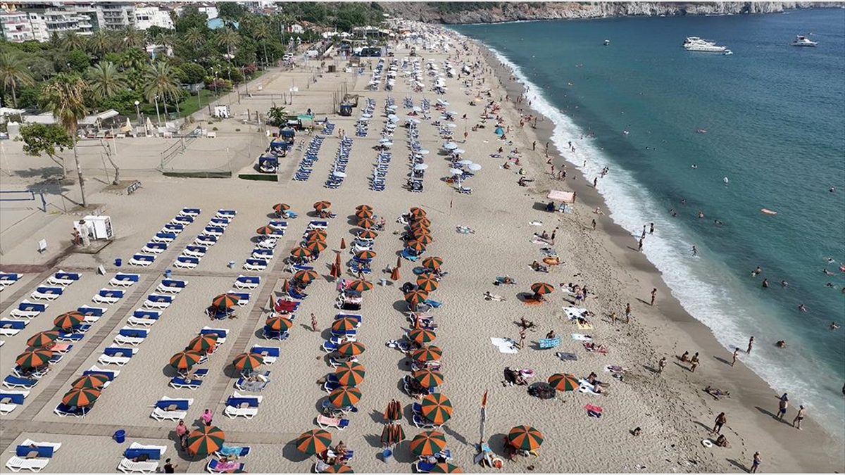 Antalya'nın en çok ilgi gören turistik ilçelerinden Alanya'da, kış döneminde