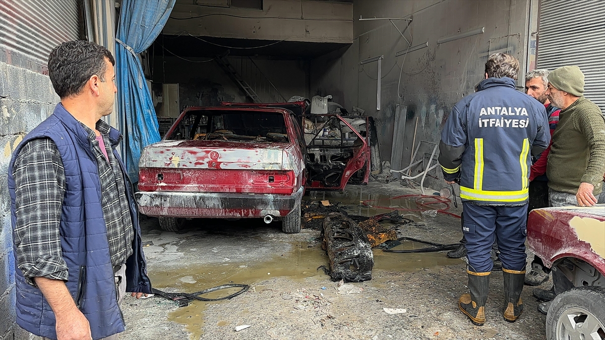 ANTALYA (AA) – Antalya'nın Alanya ilçesinde boya atölyesinde çıkan yangın