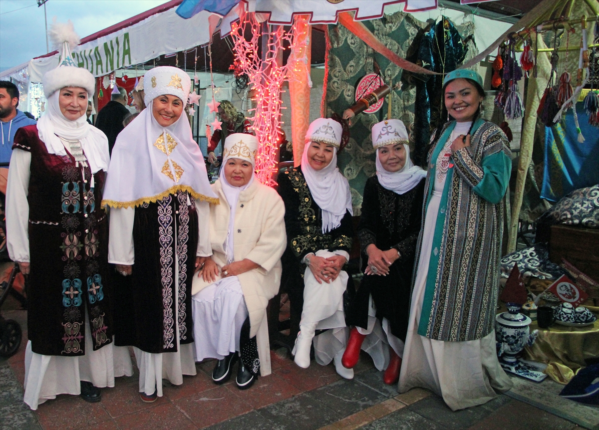 ANTALYA (AA) – Antalya'nın Alanya ilçesinde yaşayan yerleşik yabancılar, 13.