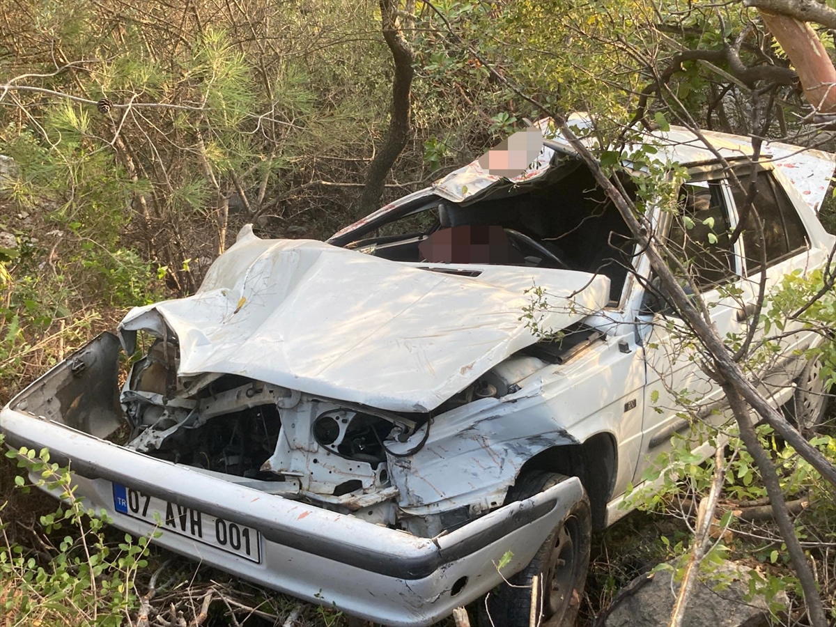 Alanya’da uçuruma devrilen otomobildeki 1 kişi yaşamını yitirdi