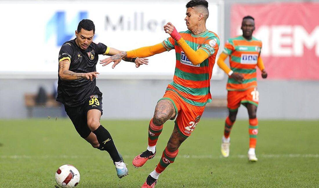 Trendyol Süper Lig'in 15. haftasında Corendon Alanyaspor, deplasmanda İstanbulspor'u 1-0