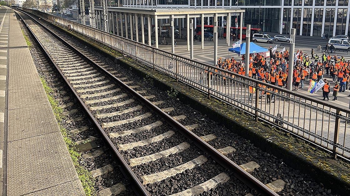 Alman Makinistler Sendikası (GDL), Alman Demiryolları (Deutsche Bahn) ve diğer