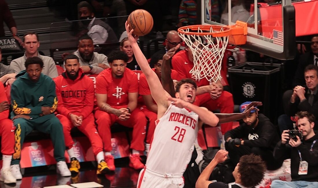 Amerikan Basketbol Ligi'nde (NBA) Houston Rockets, Alperen Şengün'ün "double-double" yaptığı