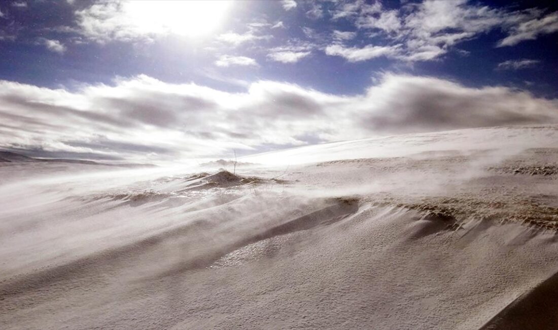 Amasya'nın yüksek kesimlerinde kar yağışı etkili oldu.