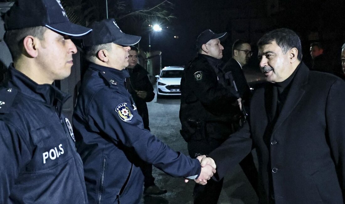 Ankara Valisi Şahin, yeni yıl dolayısıyla polis ve jandarma personelini ziyaret etti Ankara Valisi Vasip Şahin, yeni yıl dolayısıyla Bağlıca Jandarma Karakolu,