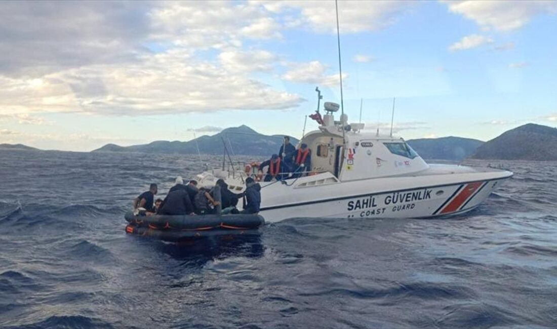 ANTALYA (AA) – Antalya'nın Kaş ilçesi açıklarında 14 düzensiz göçmen