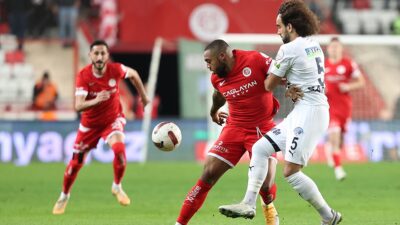 Trendyol Süper Lig'in 17. haftasında oynanan Bitexen Antalyaspor-Kasımpaşa maçı 0-0