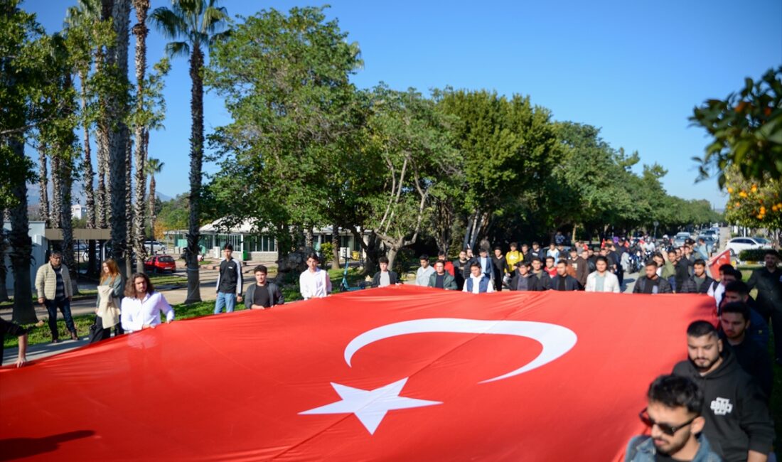 ANTALYA (AA) – Antalya'da üniversite öğrencileri "Şehitleri Anma ve Teröre