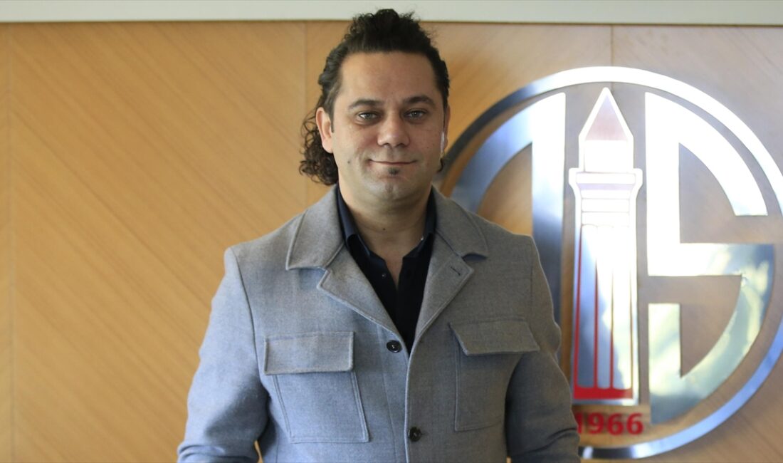 Antalyaspor Başkan Vekili Alkan Evren, "Artık Antalya'nın spor takımıyla da