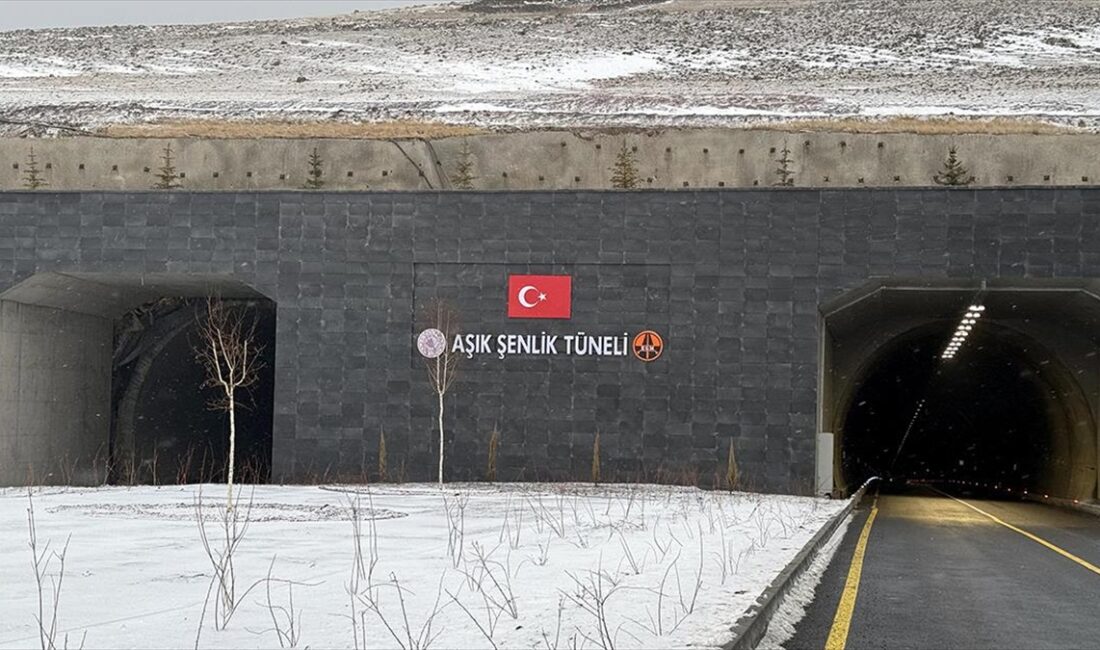 Ulaştırma ve Altyapı Bakanlığınca Mozeret Geçidi'ndeki özellikle kışın ulaşımı kolaylaştırmak