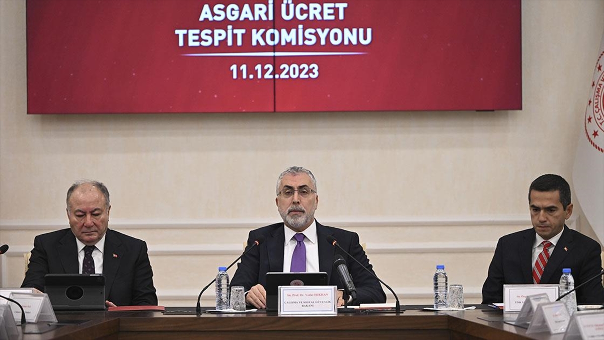 İşçi, işveren ve hükümet temsilcilerinden oluşan Asgari Ücret Tespit Komisyonu'nun,